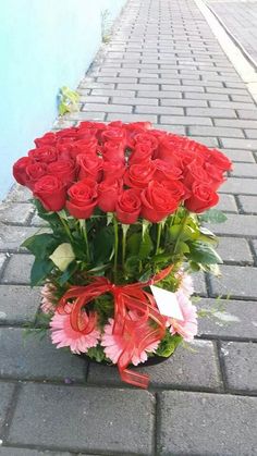 01897a3cdf3e21a91458729e65d0c225--centre-pieces-red-roses.jpg