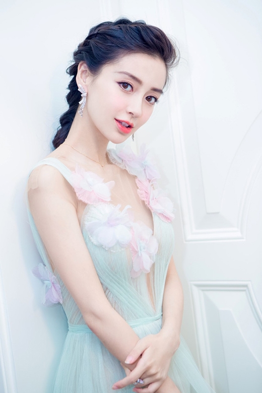 20170112-113102-angelababy_520x780.jpg