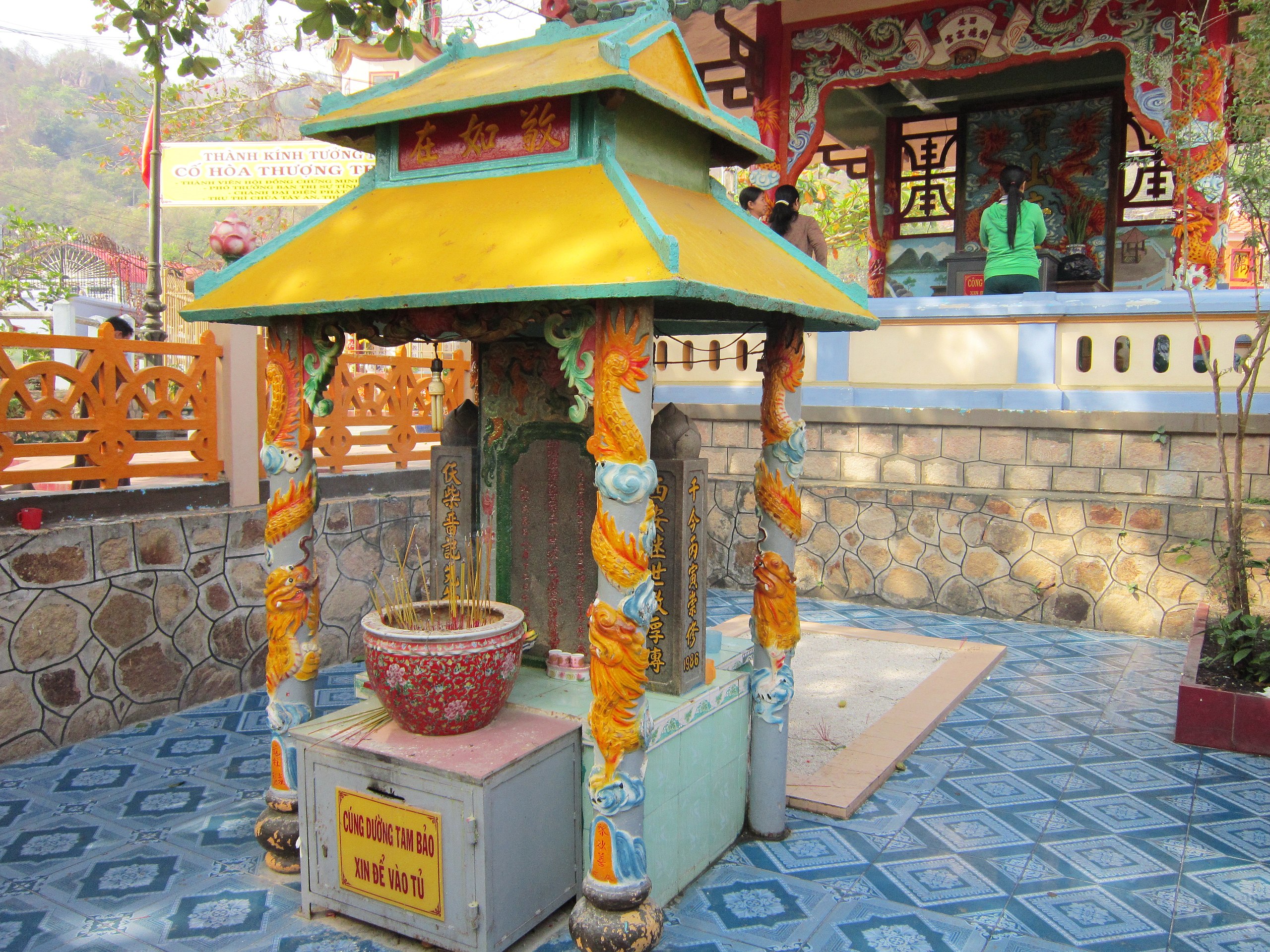 2560px-Mộ_Phật_Thầy_Tây_An.jpg