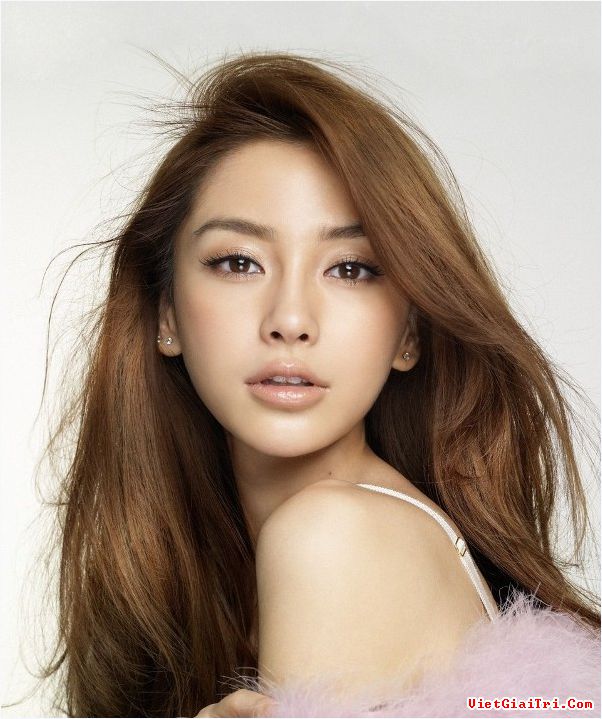 angela-baby-nhi-nho-ben-hoang-phi-hong-phien-ban-2014-774c4d.jpg