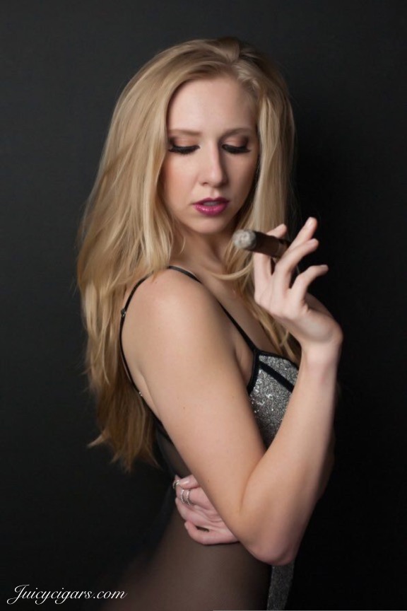BEST-100-Blonde-Cigar-Ladies-Smoking-HOT-36.jpg