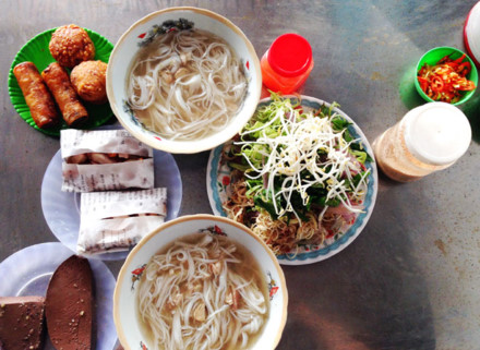 bún nước lèo.jpg