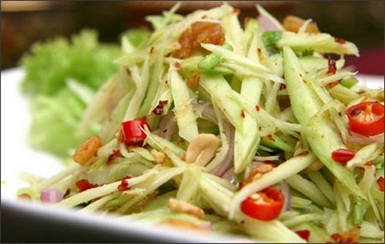 cach-lam-goi-xoai-kho-ca-loc-chua-gion-lai-rai-ngay-mua[1].jpg