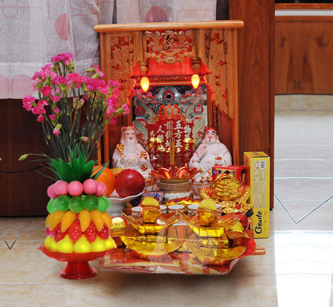 cach-thap-nhang-ban-tho-ong-dia-than-tai-dung-cach.jpg