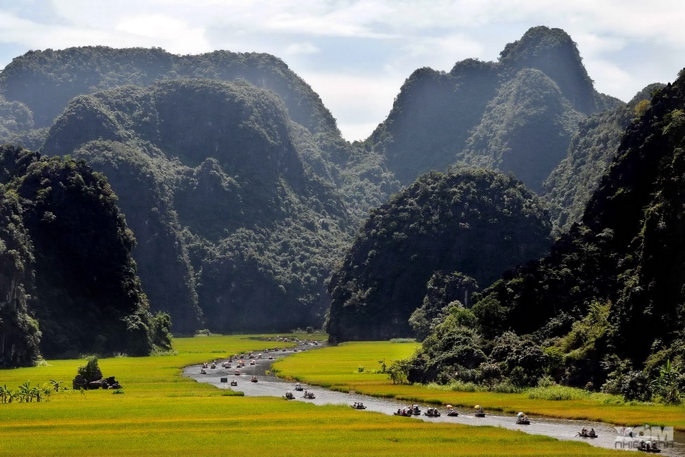 chua-huong_boats-3_river.jpg