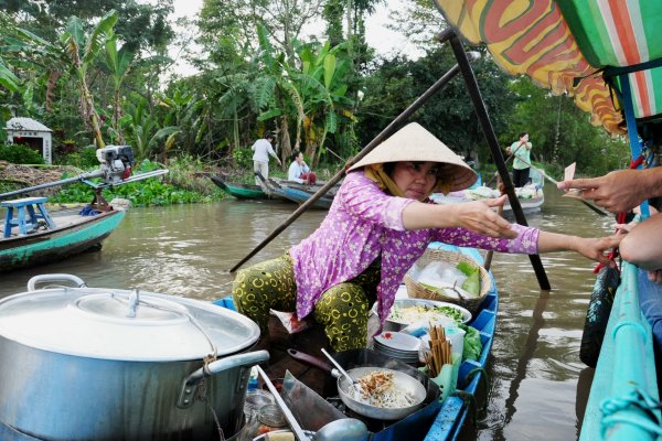 di_hau_giang_ghe_cho_noi_nga_bay_4[1].jpg