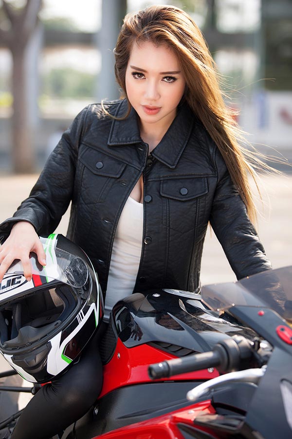 elly-tran-noi-loan-voi-phong-cach-cuc-ngau.jpg