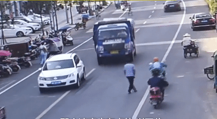 ezgif45b9ddee309-1534058689-6813-1534058694_500x300.gif