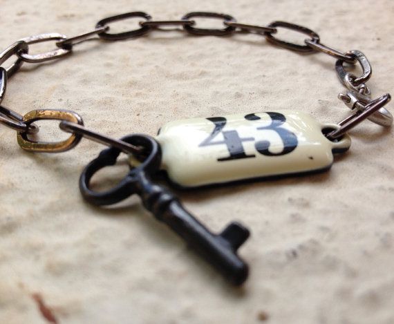 f2774c15a3a0fa1009975d172274f94e--mailbox-numbers-key-bracelet.jpg