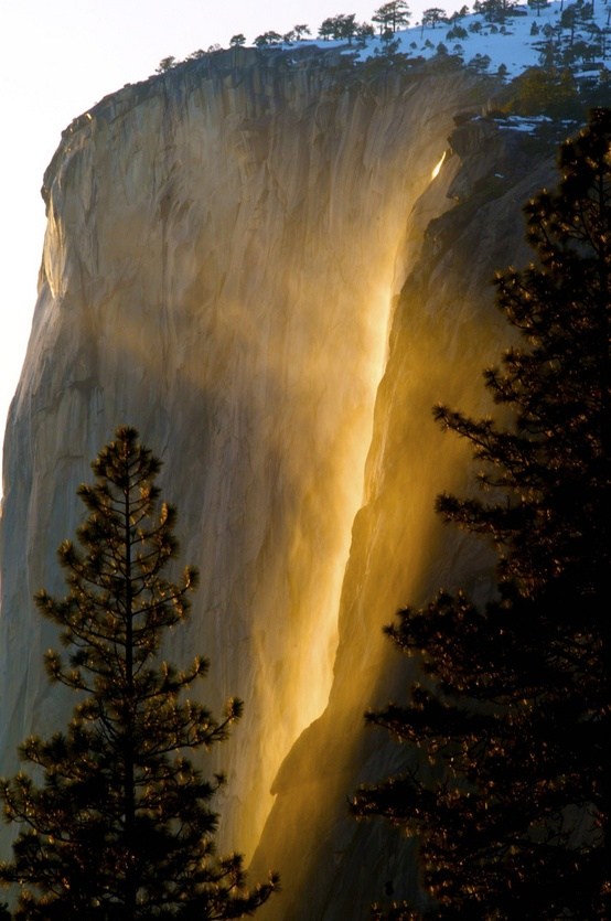 Horsetail-Falls-Yosemite-National-Park-CA[1].jpg