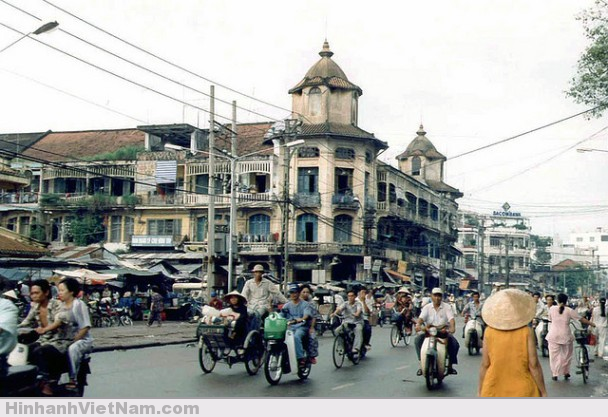 kien-truc-ben-hong-cho-binh-tay_61631837.png