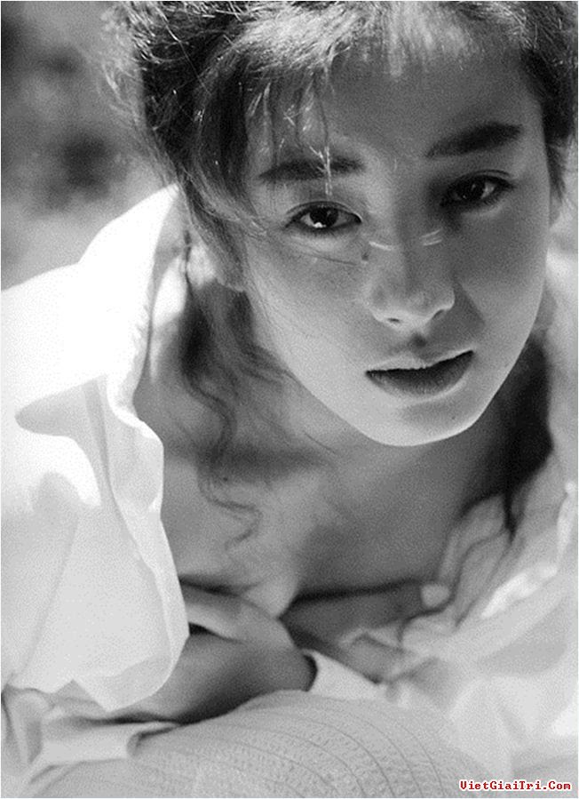 ngoc-nu-nhat-ban-tung-bi-me-ruot-ep-chup-anh-nude-lam-gai-bao-tu-aed9b2.jpg