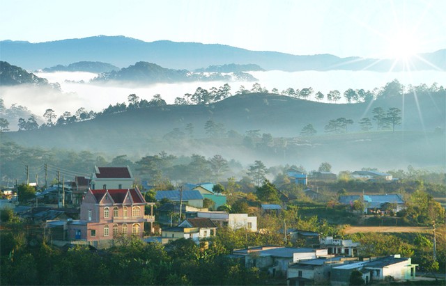 Tham-quan-Thien-Duong-Dat-Set-Lang-Cu-Lan-Ma-Rung-Lu-Quan-Lang-Hoa-1-ngay[1].jpg