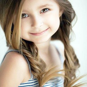 Baby-cute-eyes-girl-golden-Favim.com-427005[1]