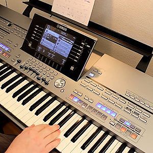 Tyros 3 vs. Tyros 5 - YouTube
